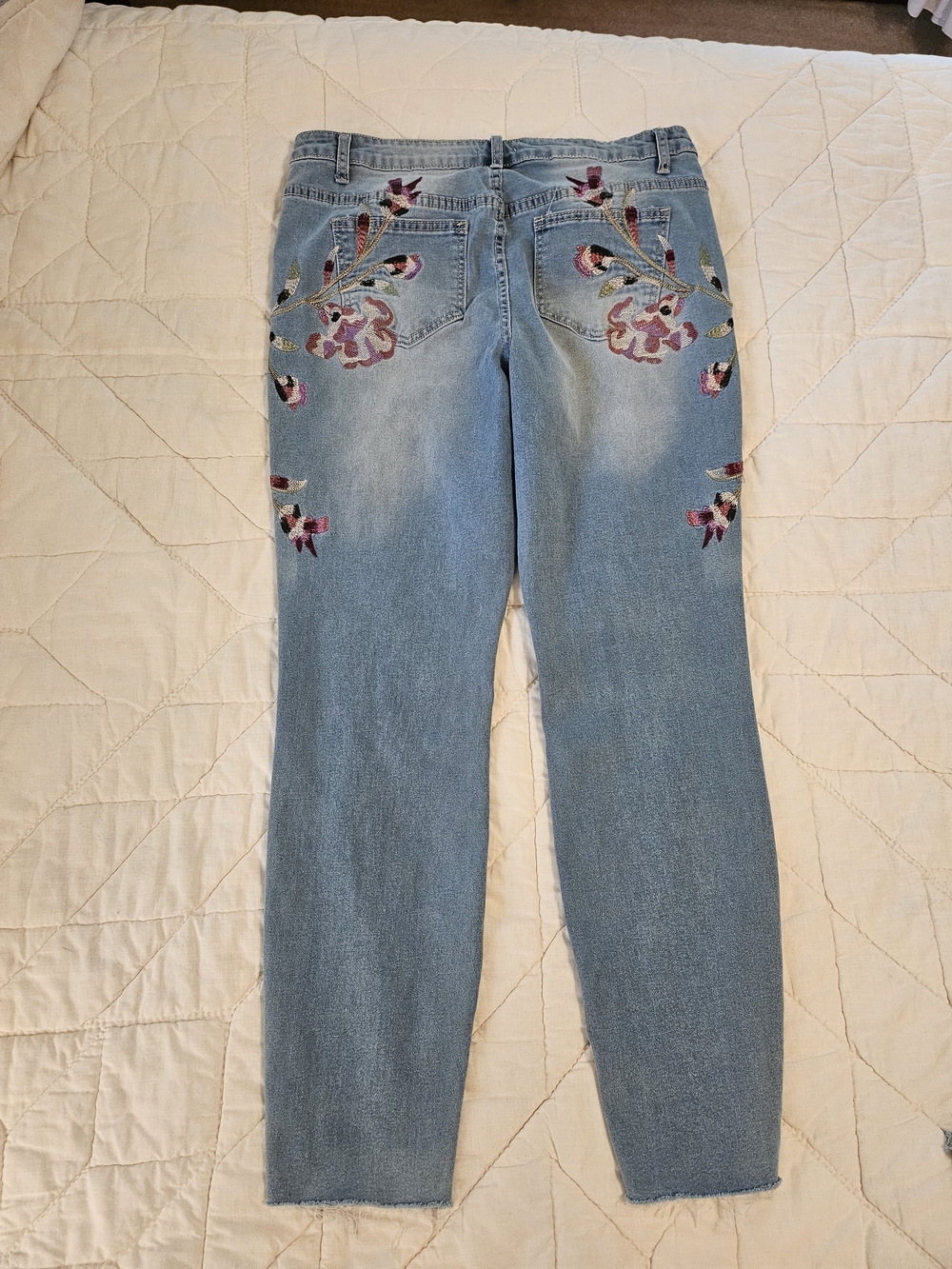 VENUS Mid Rise Floral Embroidered Jeans- Size 10 - Picture 2 of 12